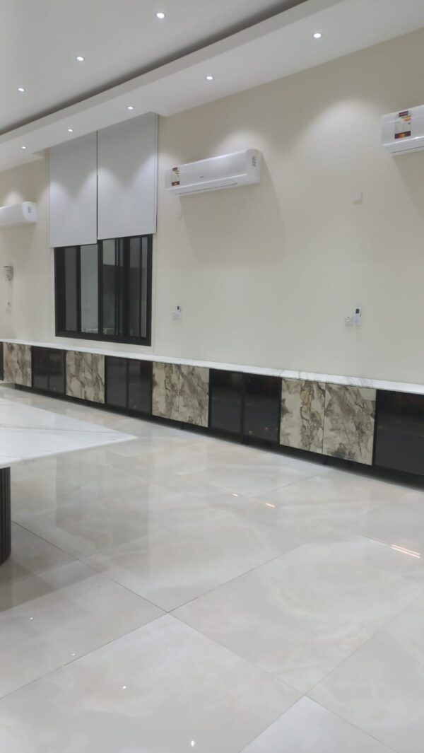 Dining - Image 12
