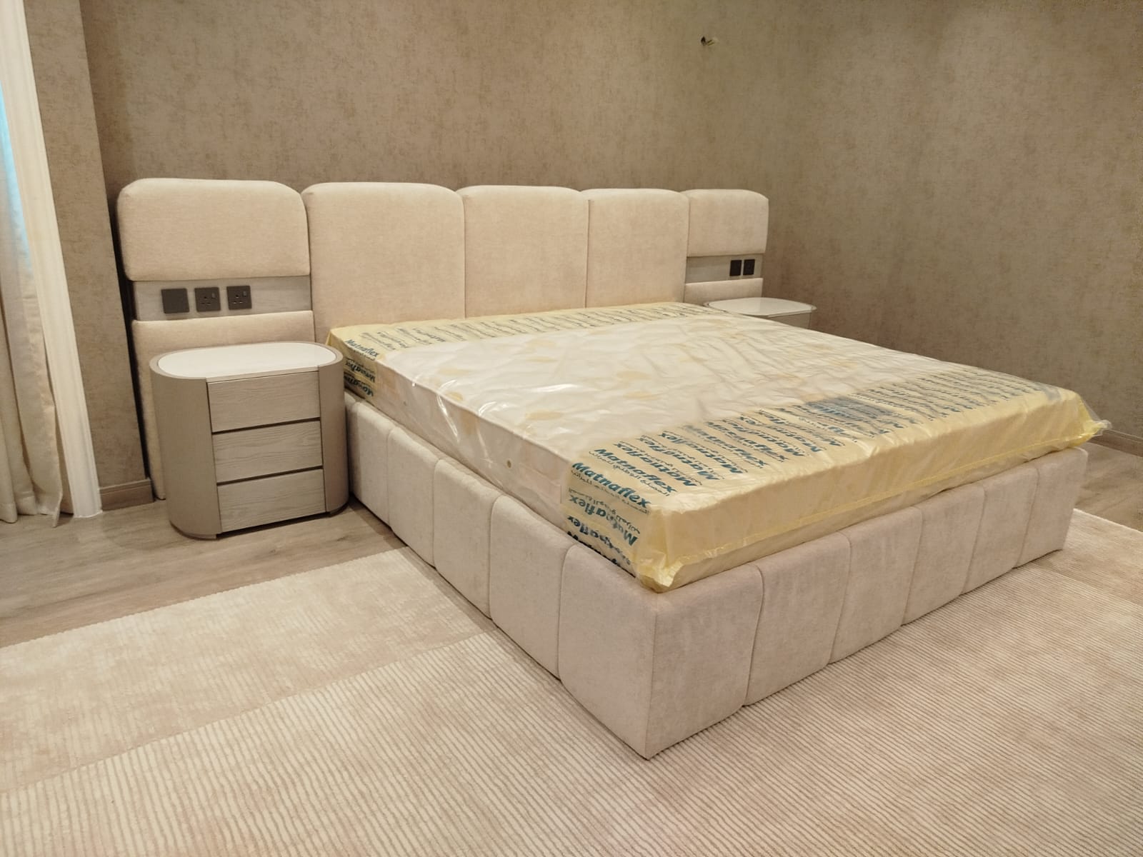 Modern Bed 13 - Image 2