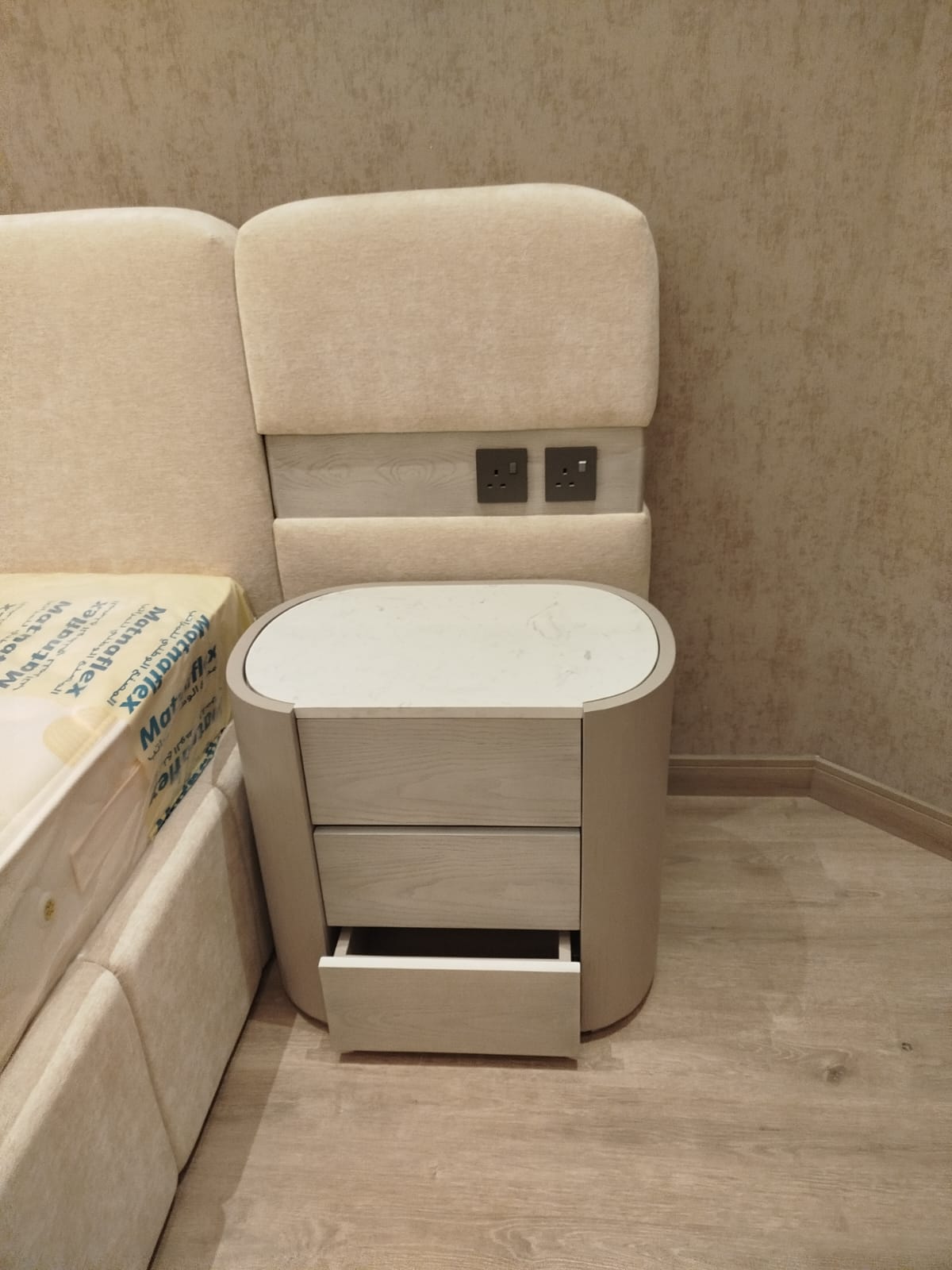 Modern Bed 13 - Image 3